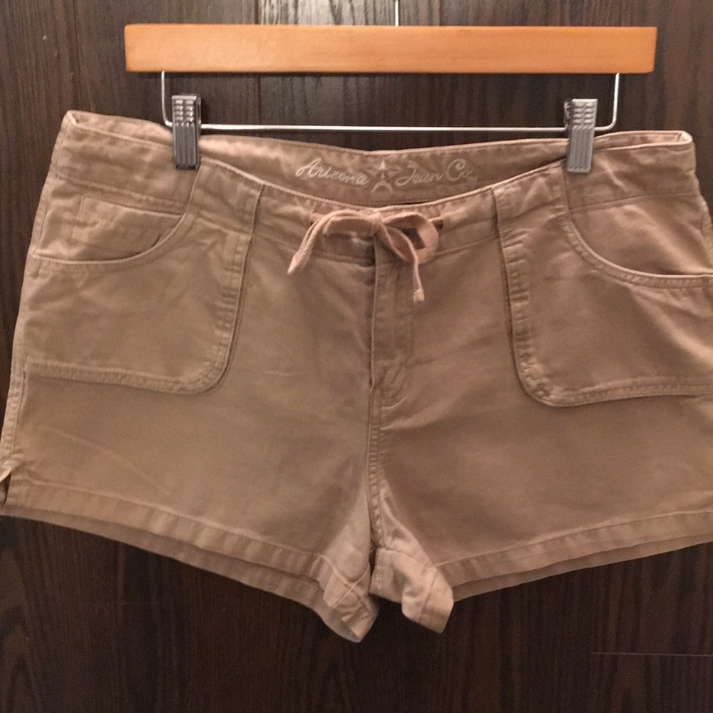 SALE Kaki colored cargo shorts,